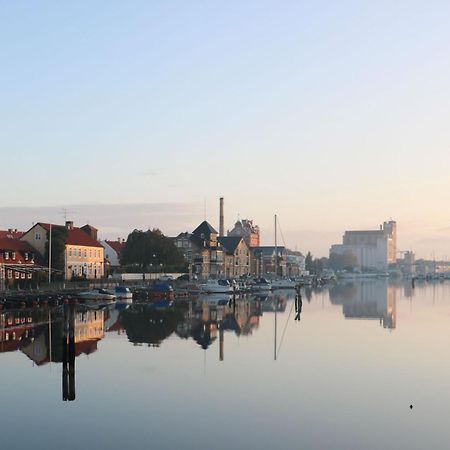 Ahus Gaestgivaregard Exterior foto